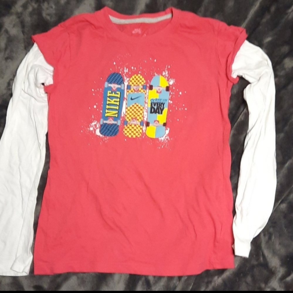*4 for $28* *Like new* Nike shirt